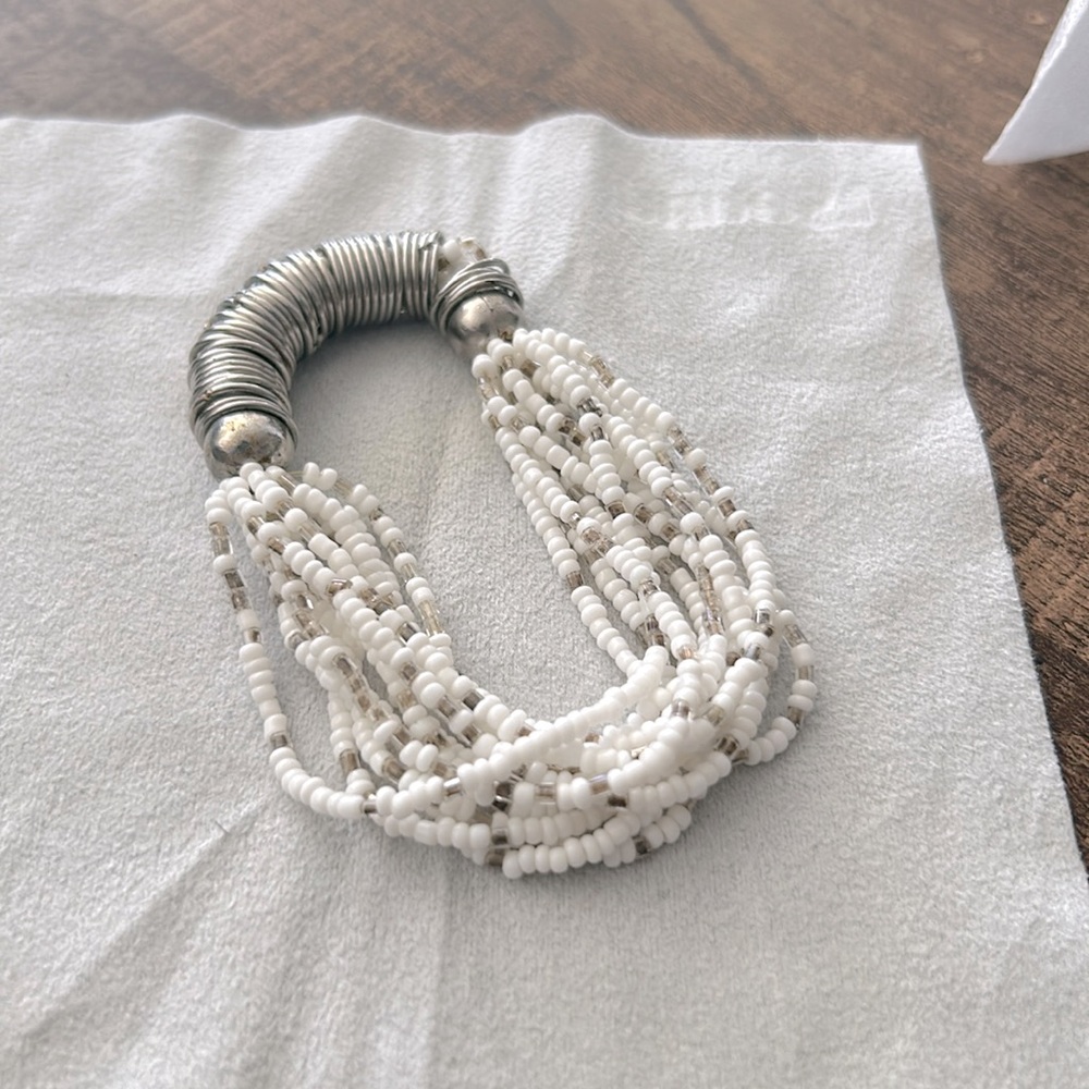 White & silver beaded bungee bracelet. Good condition